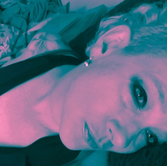 Meet your Posher, Julie - Picture 1 of 5